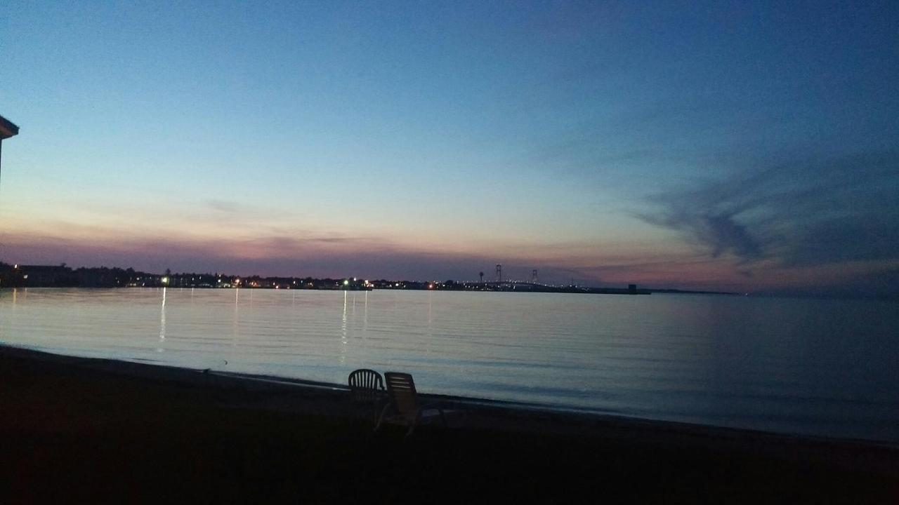 Bridgeview Motel Mackinaw City Buitenkant foto