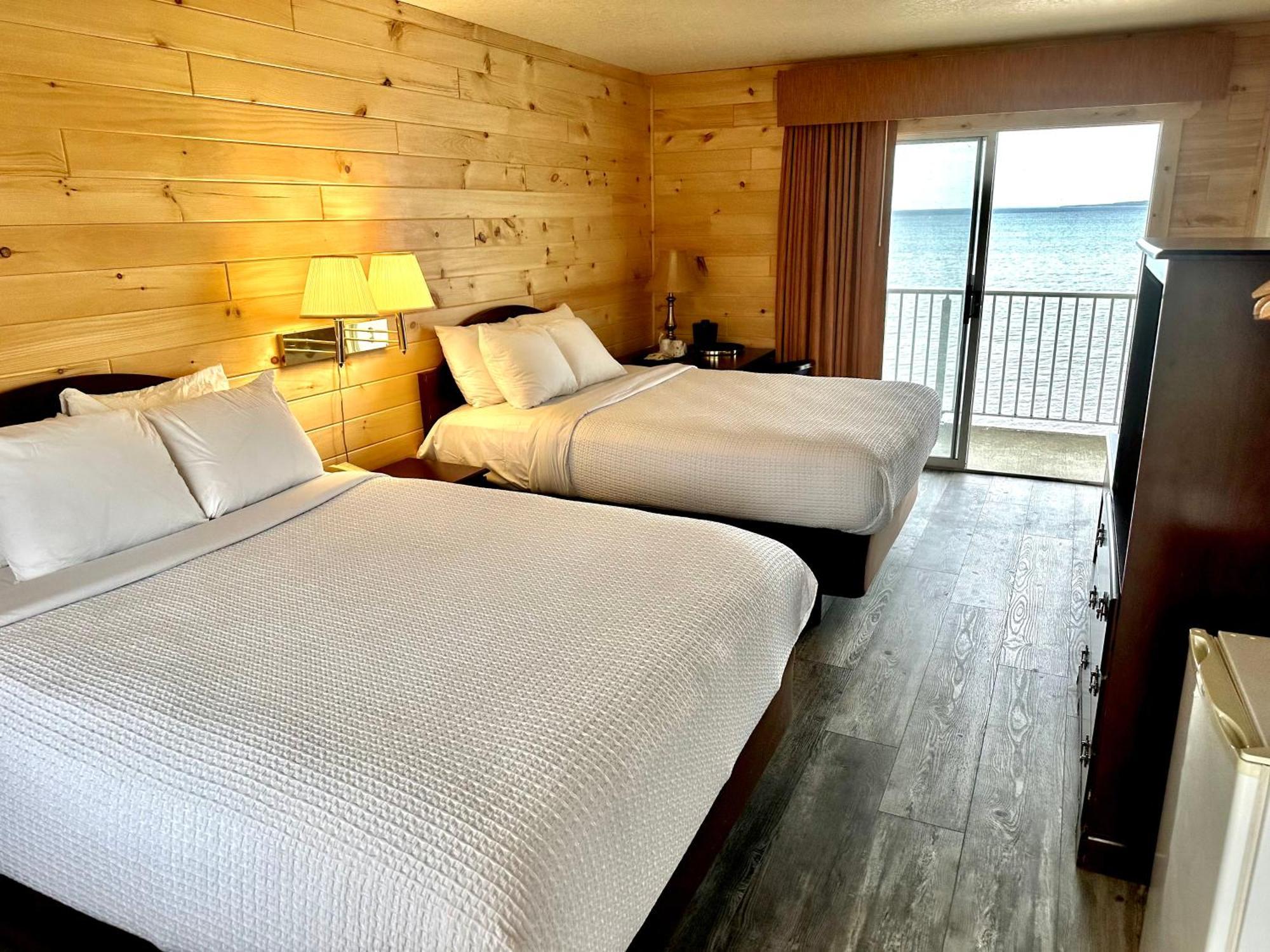 Bridgeview Motel Mackinaw City Buitenkant foto