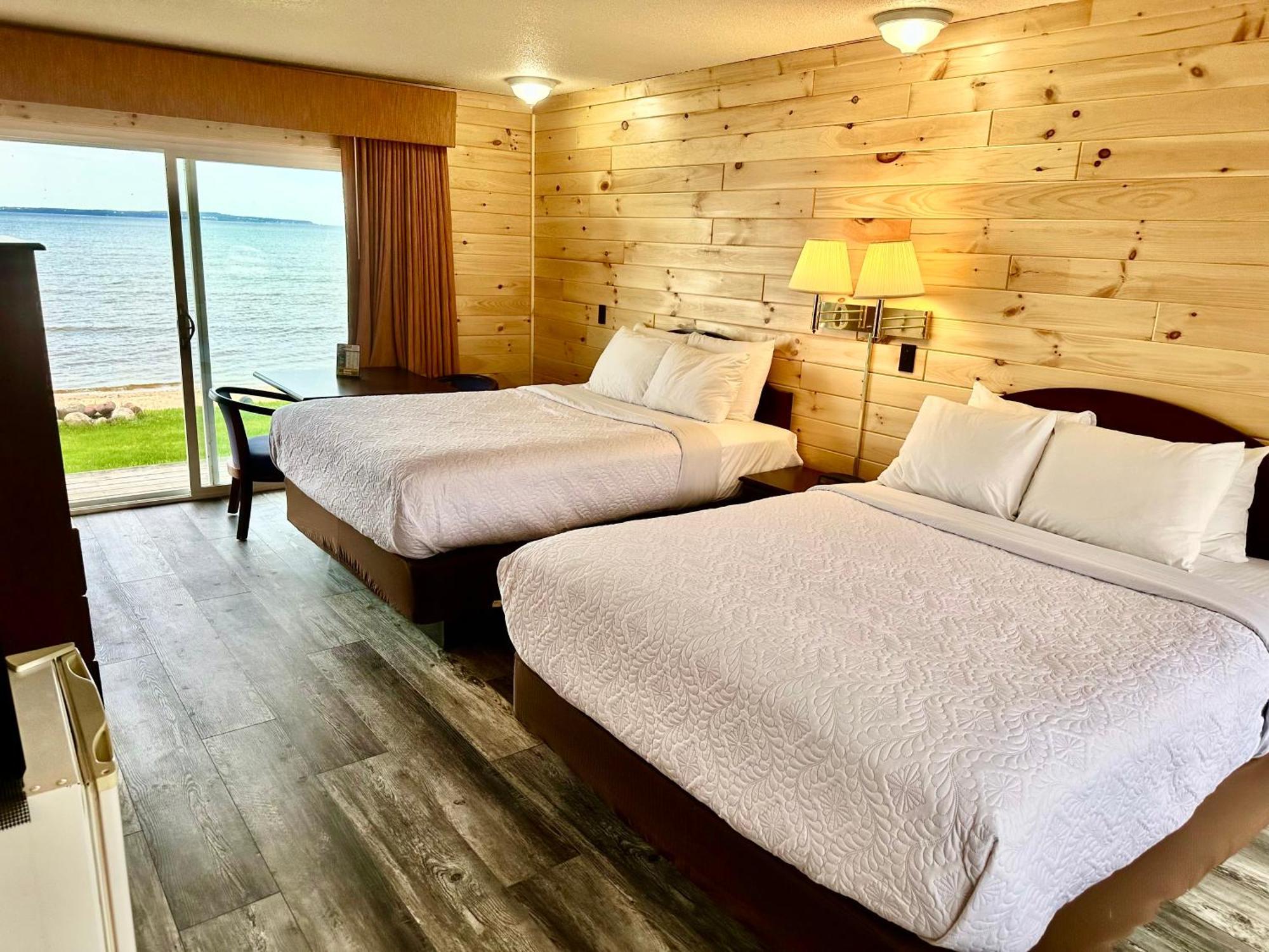 Bridgeview Motel Mackinaw City Buitenkant foto