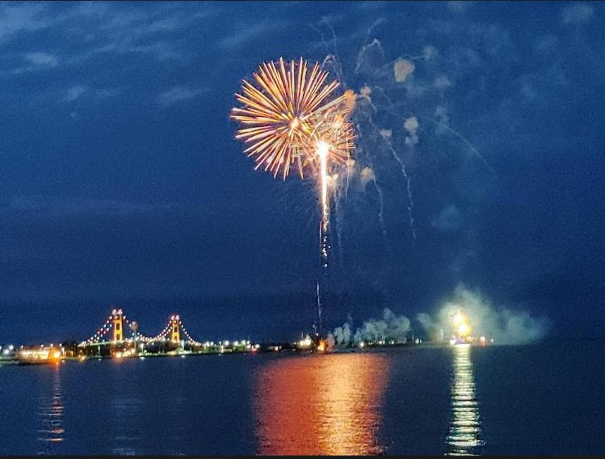 Bridgeview Motel Mackinaw City Buitenkant foto