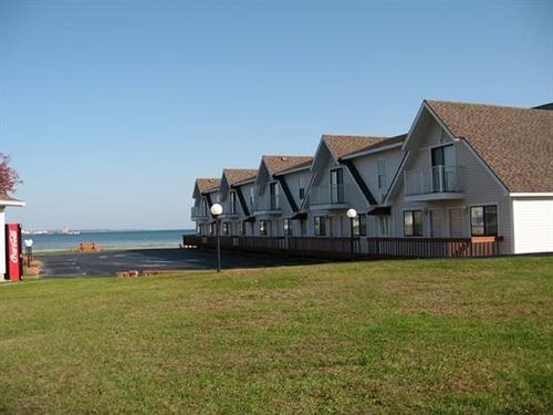 Bridgeview Motel Mackinaw City Buitenkant foto