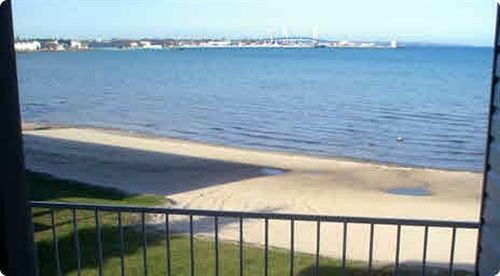 Bridgeview Motel Mackinaw City Buitenkant foto