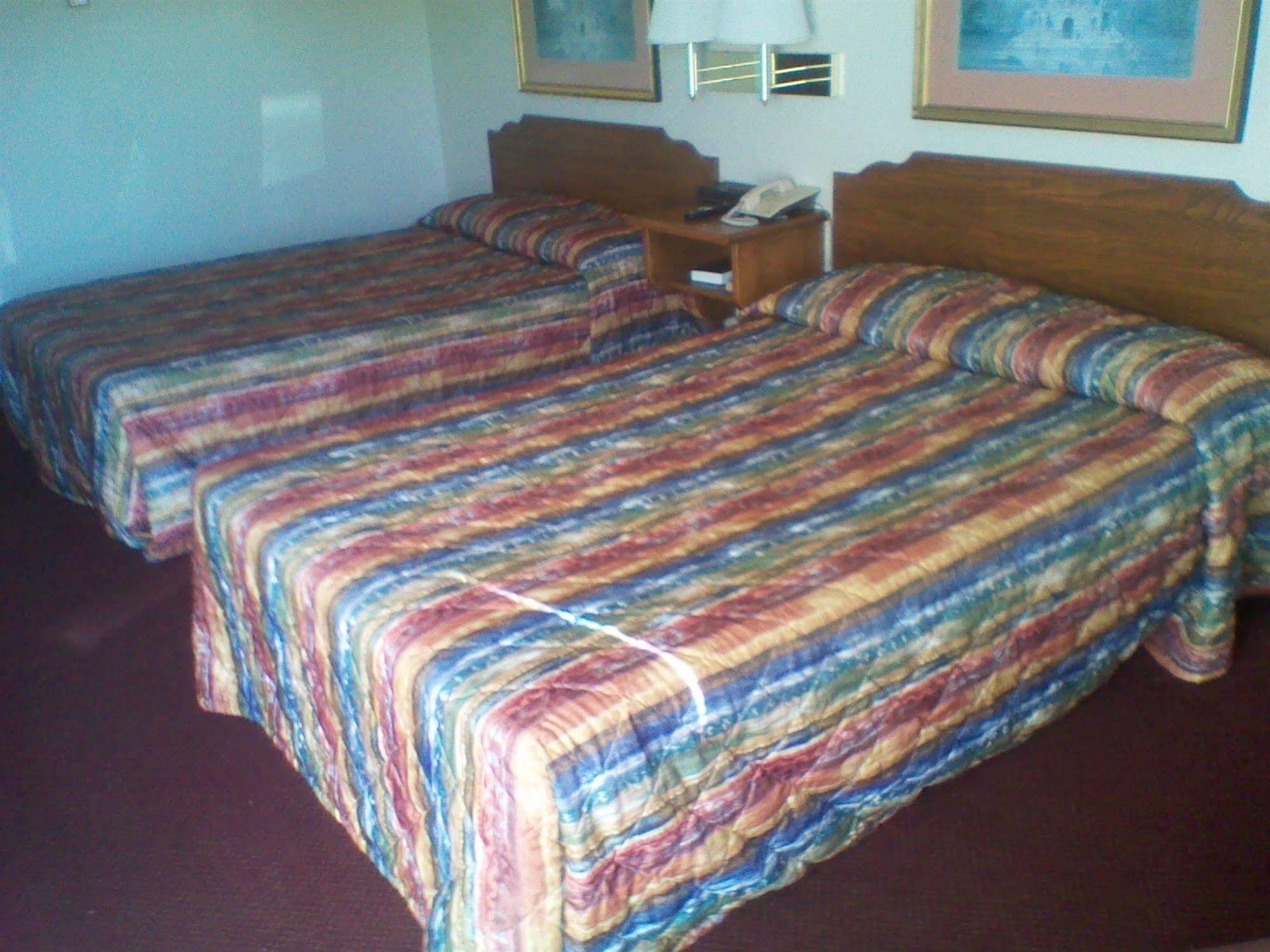 Bridgeview Motel Mackinaw City Buitenkant foto